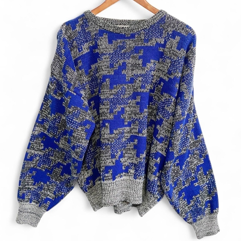 Vintage Men's Blue and Gray Patterned Sweater